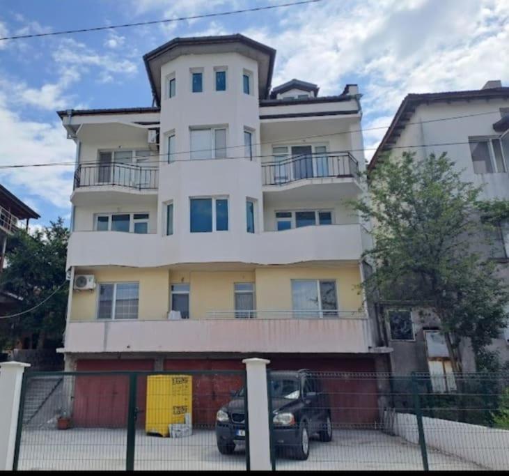 White House Apartments Хасково Экстерьер фото